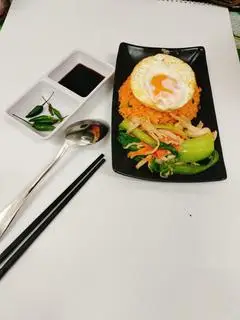 Hình ảnh cơm chiên rau nấm trứng ốp la