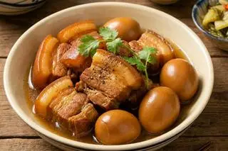Hình ảnh Cơm thịt kho hột vịt nước dừa