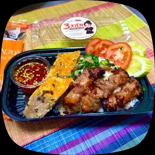 Hình ảnh Cơm Tấm 3 Xiên + Bì + Trứng Kho