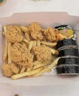 Hình ảnh Combo 1 phần gà rán viên - khoai tây - 1 phần cơm cuộn truyền thống