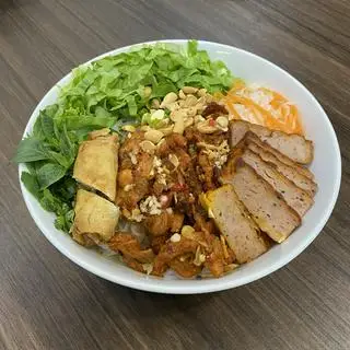 Hình ảnh Bún trộn đặc biệt thịt nướng - nem nướng - chả giò