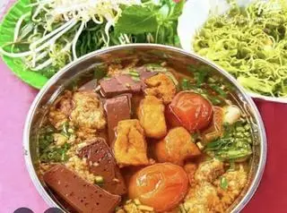 Hình ảnh Bún riêu cua ốc đầy đủ không giò