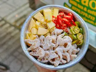 Hình ảnh Chân gà rút xương ( 1 chân to)