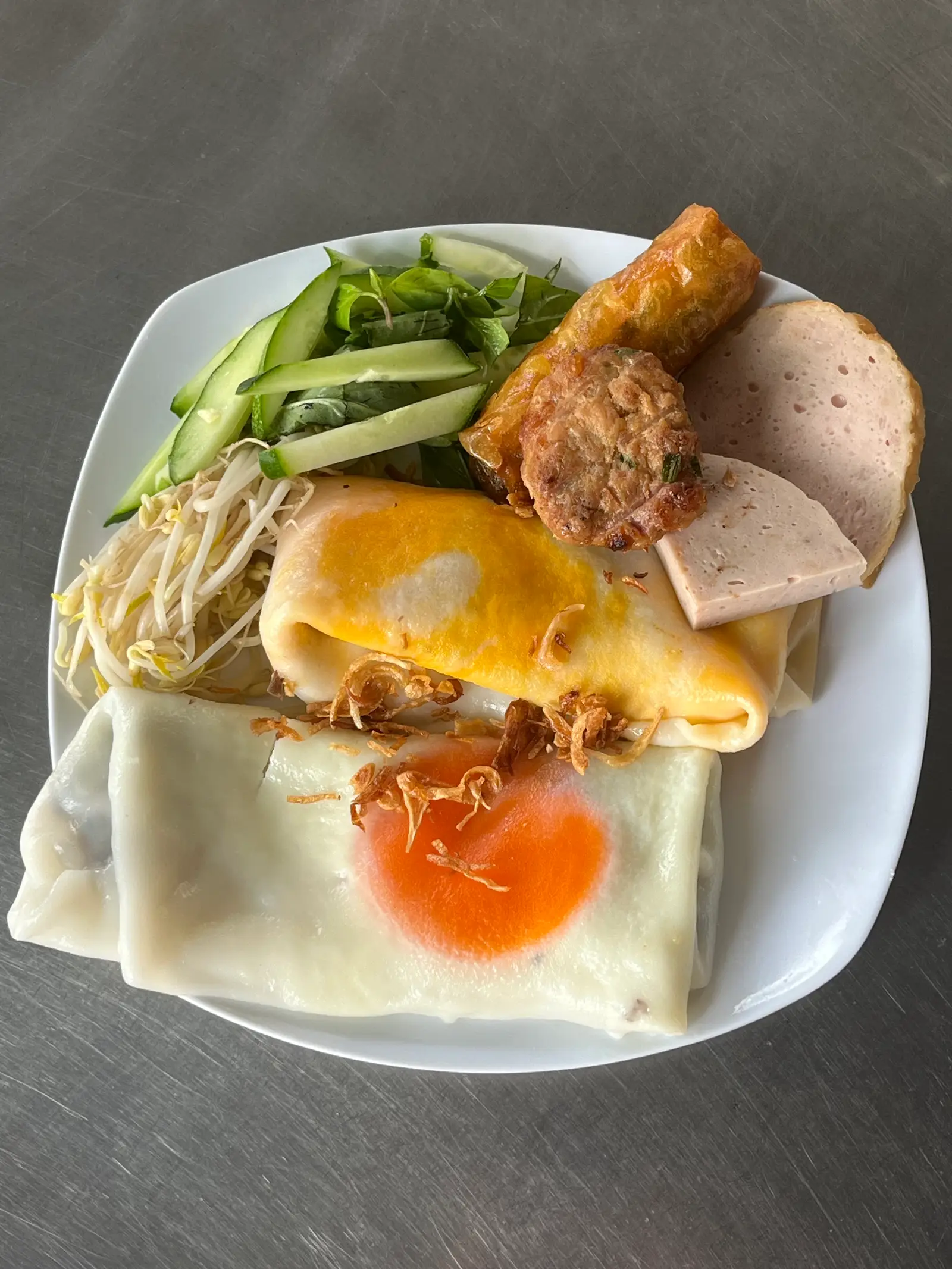Hình ảnh Bánh cuốn trứng ( 2 trứng)