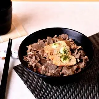 Hình ảnh Cơm bò guydon trứng cuộn