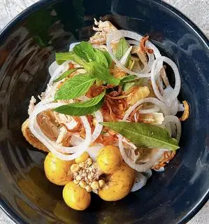 Hình ảnh Bánh ướt Gà xé, Trứng non