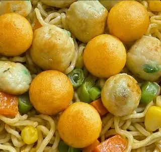 Hình ảnh Mì trộn mix 4 loại viên chiên