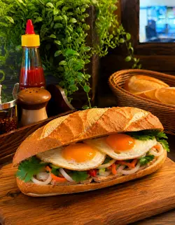 Hình ảnh Bánh mì ốp la 2 trứng
