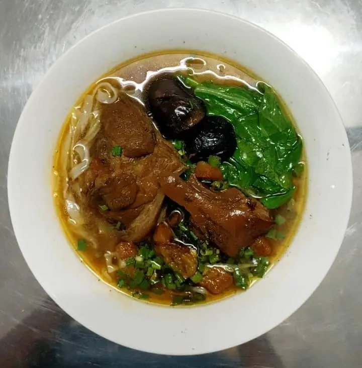 Hình ảnh Hủ tiếu mì sườn kho 紅燒排骨麵
