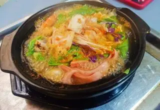 Hình ảnh Mì cay kim chi hải sản