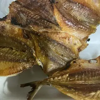 Hình ảnh Khô Cá Chỉ Vàng Nuớng Than Hồng (5 Con)