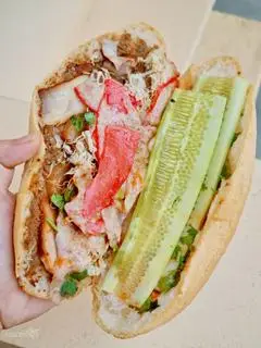 Hình ảnh Bánh Mì Truyền Thống (Full Topping)