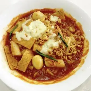 Hình ảnh Tokbokki - Mì HQ phủ phô mai sợi + Kim Chi HQ