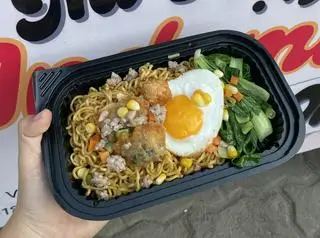 Hình ảnh Mì trộn trứng chảy