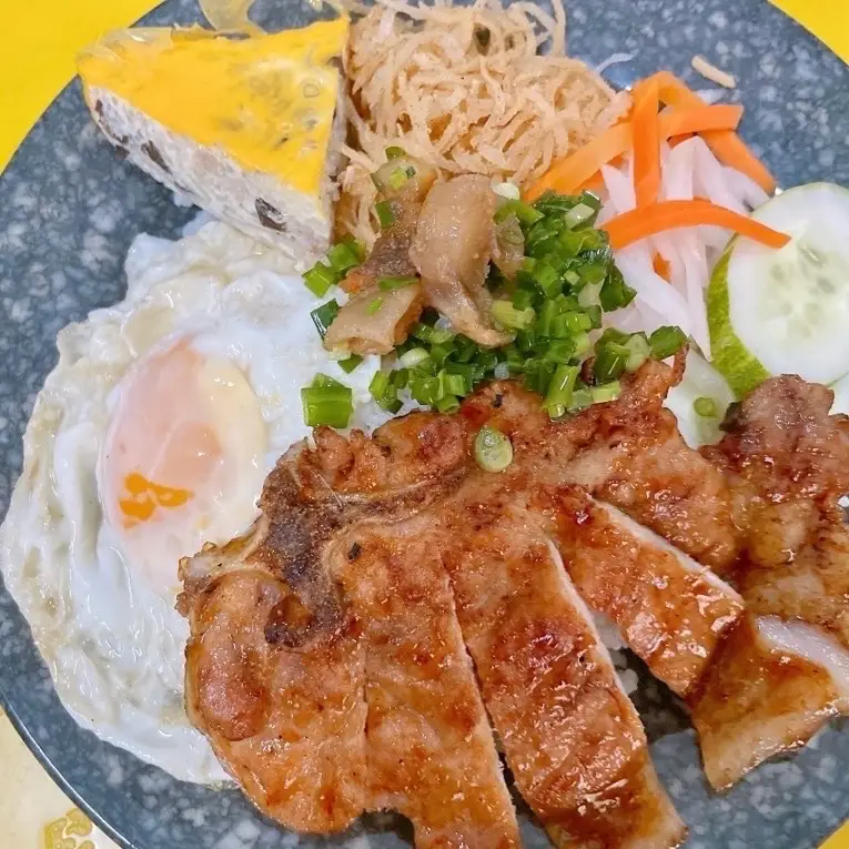 Hình ảnh Cơm Sườn Bì Chả Trứng [Đặc Biệt]