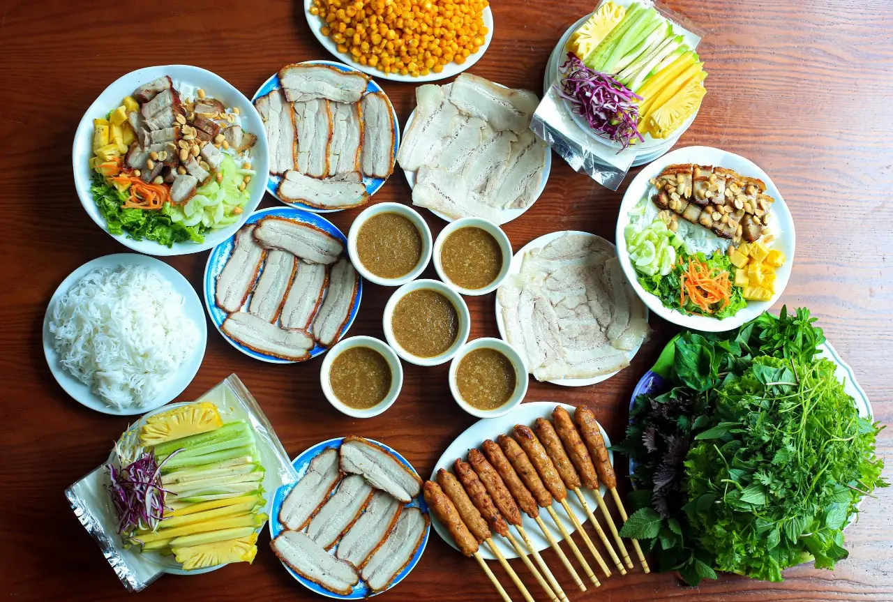 Hình ảnh bánh Tráng Cuốn Thịt Heo chiên