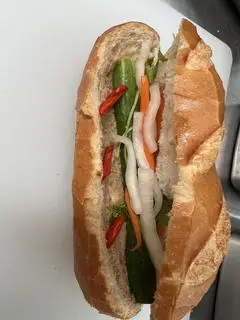Hình ảnh Bánh mì bơ patê chay