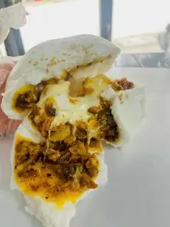 Hình ảnh Bánh bao phô mai xá xíu