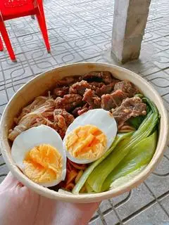 Hình ảnh Mì Trộn Thịt Bò + Trứng