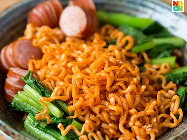 Hình ảnh Mì Trộn Xúc Xích