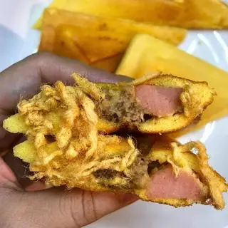 Hình ảnh Hotdog thập cẩm xúc xích chà bông pate