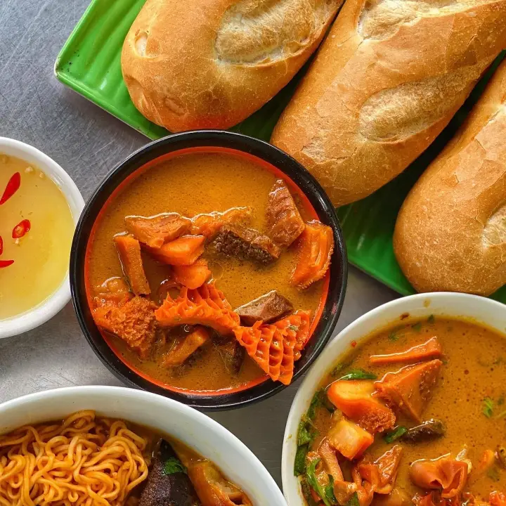 Hình ảnh PHÁ LẤU BÒ LỚN+ 1 BÁNH MÌ