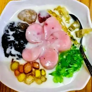 Hình ảnh Chè sueshan pudding dâu