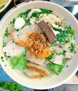 Hình ảnh Bánh canh chả cá hẹ tô lớn