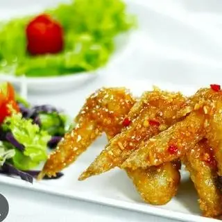 Hình ảnh ưu đãi giá hời 3 cánh 2đùi chiên giòn sốt mắm tỏi đặc biệt tặng ly trà đá 