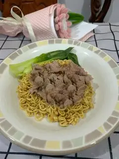 Hình ảnh Mì trộn thịt bò