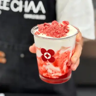 Hình ảnh Sữa Dâu Kem Phô Mai