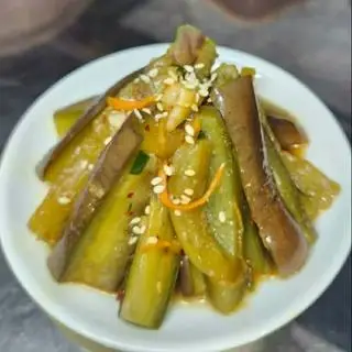 Hình ảnh cà tím trộn dầu mè.