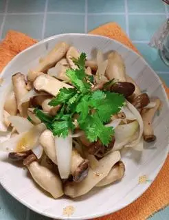 Hình ảnh CƠM LỨT NẤM XÀO CHAY