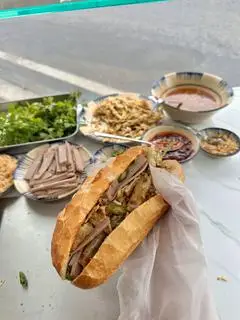 Hình ảnh Bánh mì chả - trứng