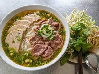 Hình ảnh Bún Bò Tái Gân