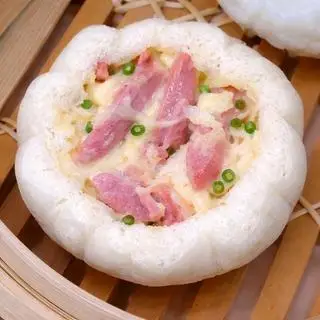 Hình ảnh Bánh bao XÚC XÍCH phomai