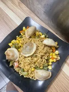 Hình ảnh Mì trộn indomie sủi cảo