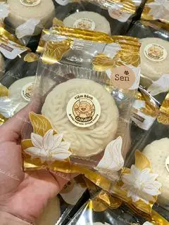 Hình ảnh Bánh dẻo nhân sen 2 trứng muối