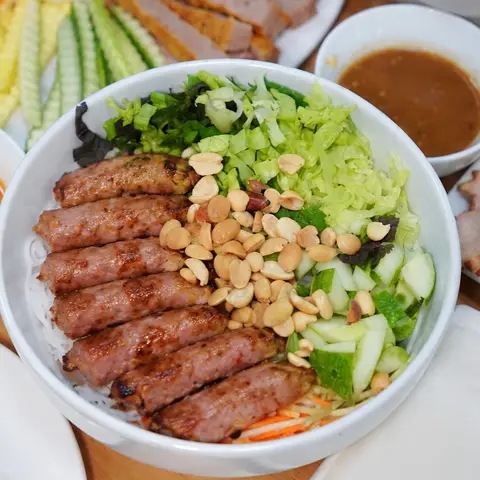 Hình ảnh Bún trộn nem nướng mắm nêm