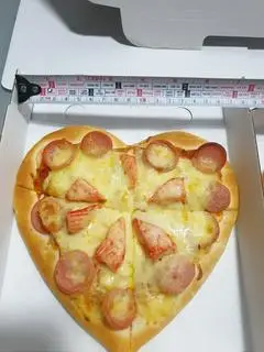Hình ảnh Pizza Xúc Xích Thanh Cua Phô Mai. 17cm