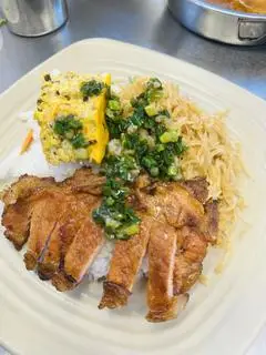 Hình ảnh Cơm tấm sườn bì chả