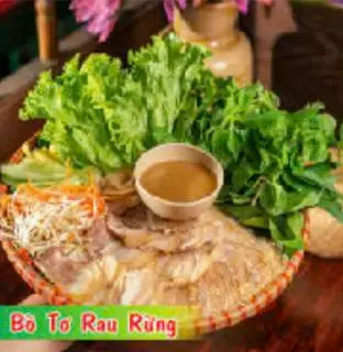 Hình ảnh Bánh tráng phơi sương bò tơ cuốn rau rừng