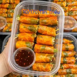 Hình ảnh Bánh tráng cuộn chấm sốt me
