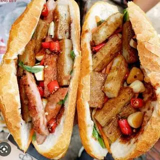Hình ảnh Bánh Mì Chả Cá Nóng