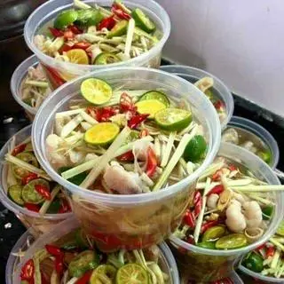 Hình ảnh Chân Gà Rút Xương Ngâm Sả Tắc Suất Thường+Sốt Chấm