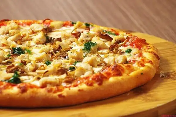 Hình ảnh Pizza thập cẩm 3vị (xúc xích, hải sản,sốt bò băm ) size 30cm - Pizza mix 3toppings( seafood, ham,bolognese ,sausage) tặng 1 ch
