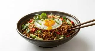 Hình ảnh Mì Trộn Indo + Trứng 