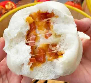 Hình ảnh Bánh Bao Xúc Xích Phomai