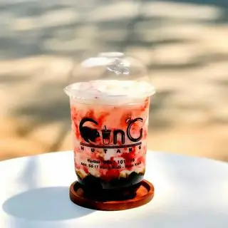 Hình ảnh Sữa Chua Dâu Trân Châu Đường Đen size vừa