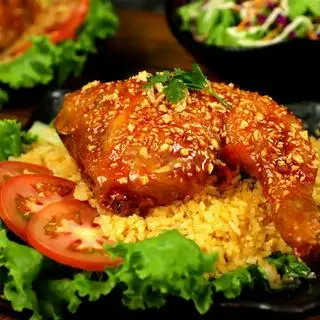 Hình ảnh Cơm gà chiên mắm tỏi